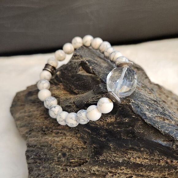NWOTโSet of 3 White and crystal bracelets - Picture 2 of 4